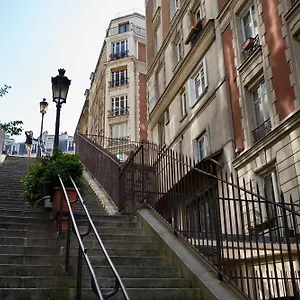 Duplex De Charme Au Coeur De Montmartre , Paris France